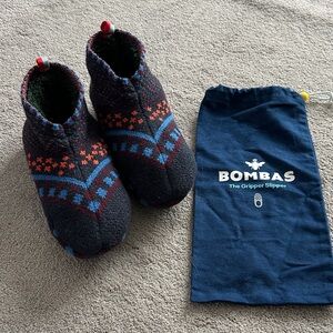 Men’s Size L Bombas Multicolor Gripper Slippers with Bag